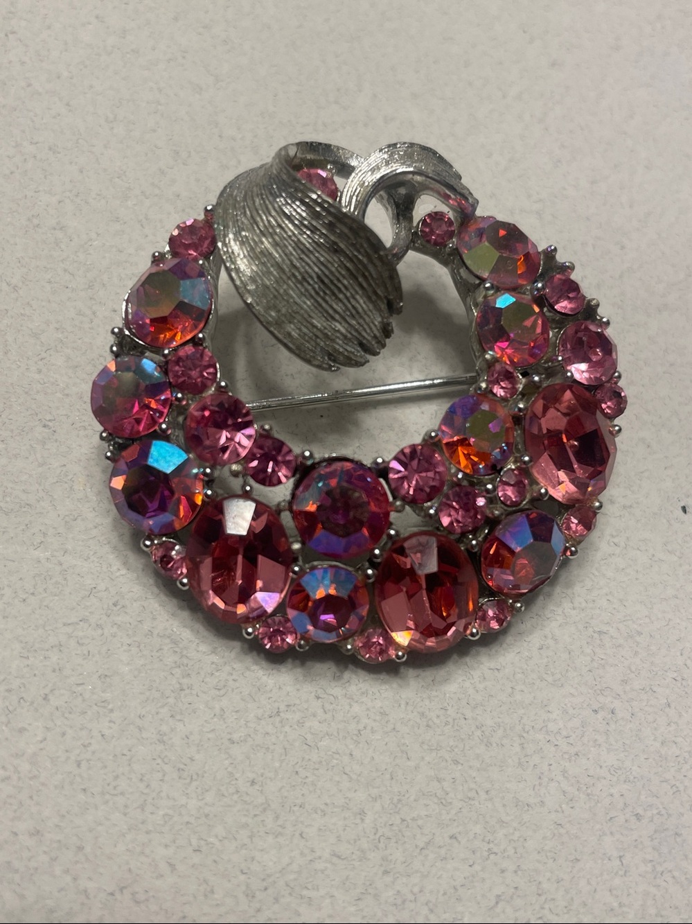 LISNER Vintage AB Pink Crystal Wreath Brooch - Picture 3 of 5